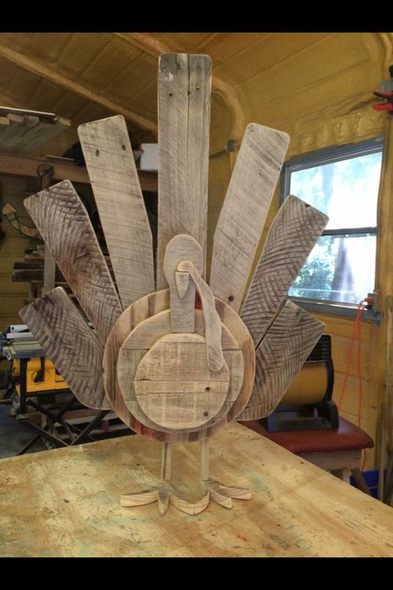 Picture only – rustic pallet turkey.