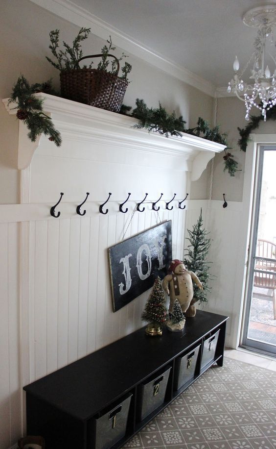 38 Cozy And Inviting Winter Entryway Décor Ideas