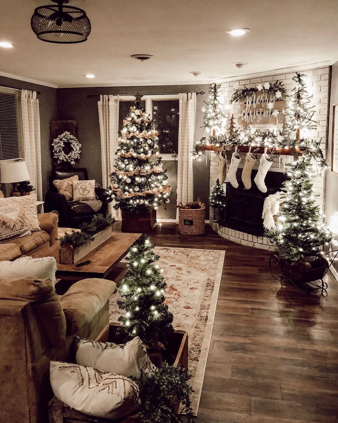 44 Inspiring Decoration Ideas for Holiday Event -   Christmas Decorations, Indoor & Outdoor Ideas