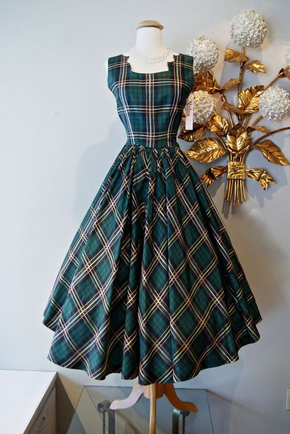 1950s Plaid Taffeta Dress. I love plaid!