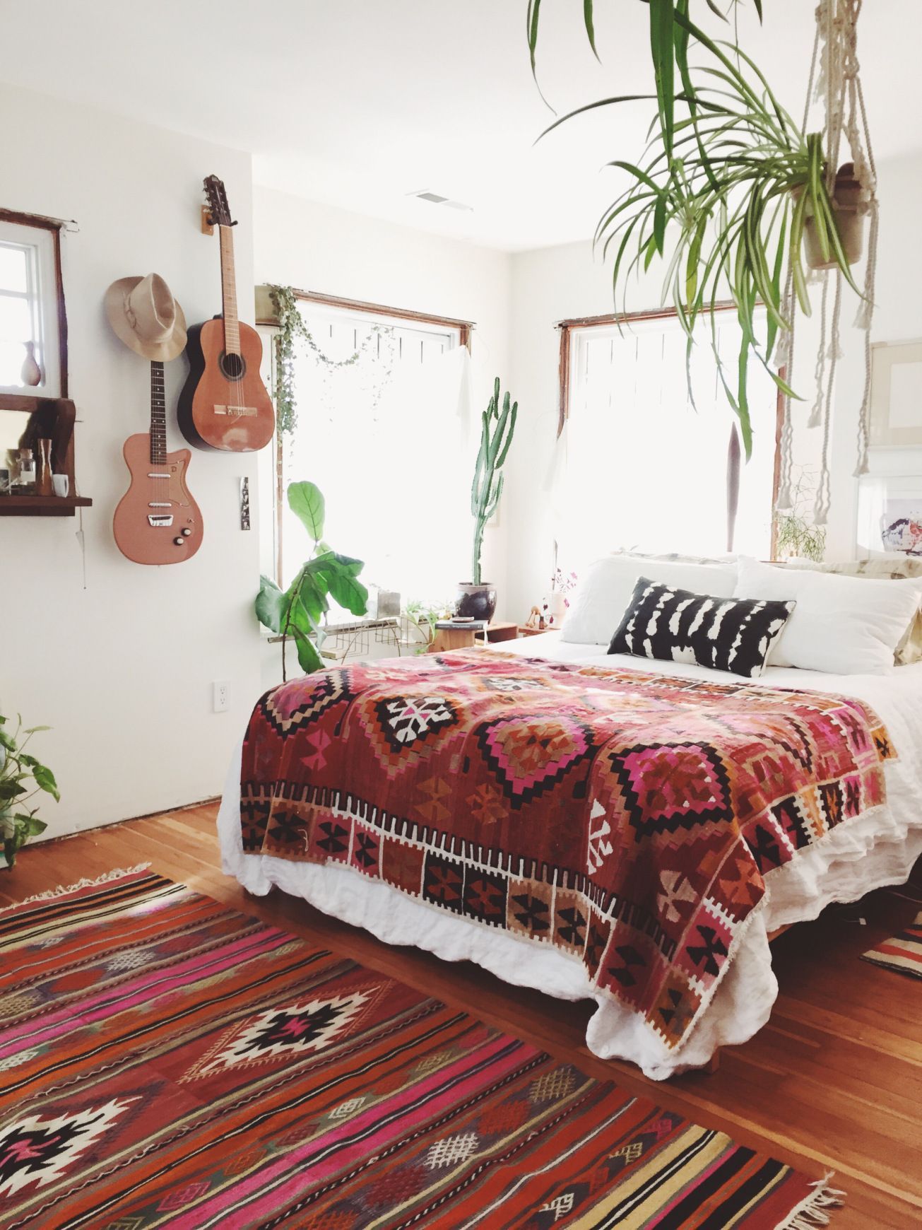25 Bohemian Bedroom Decor Ideas That Will Make You Want to Redecorate ASAP | @STYLECASTER