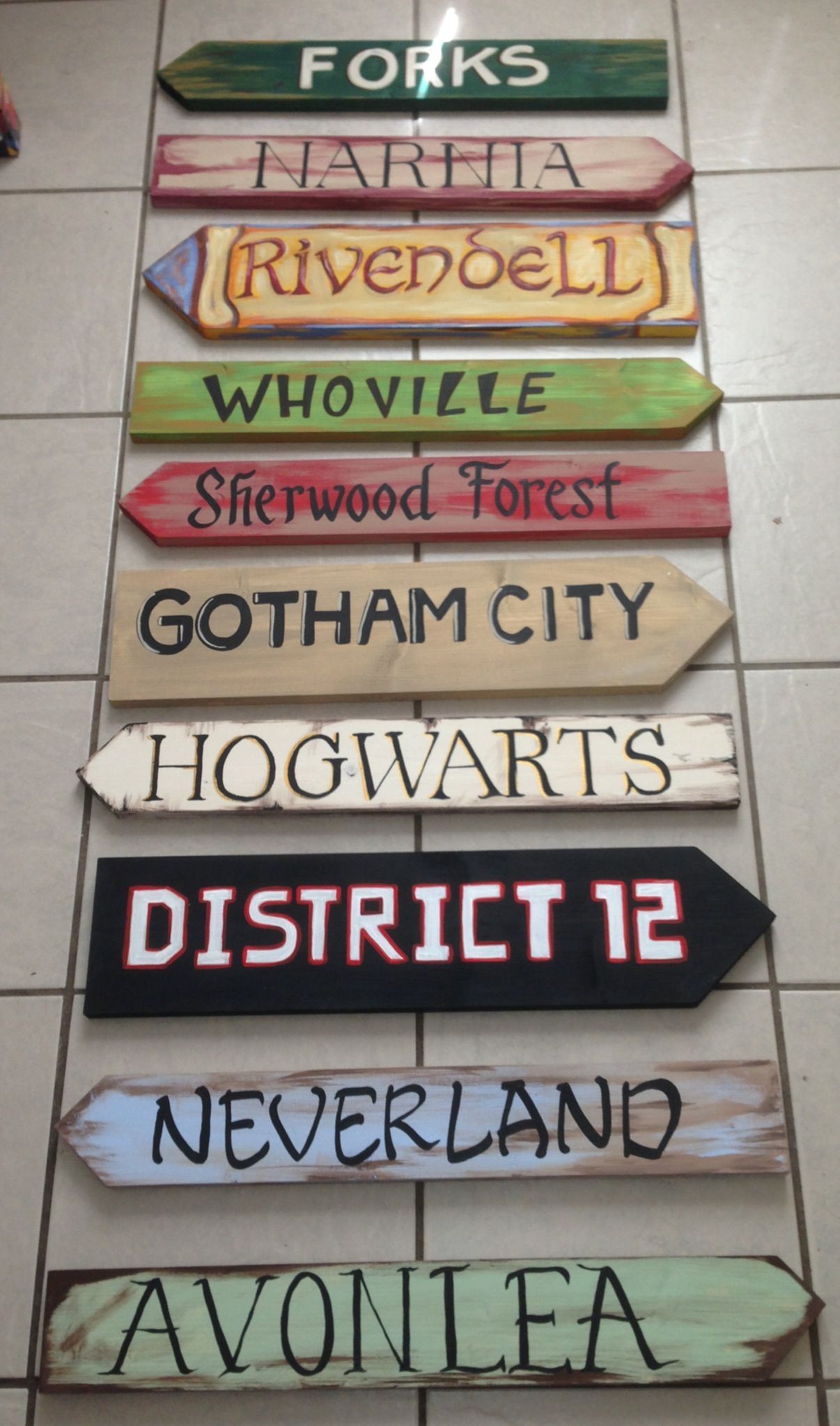 Great garden signs! Hogwarts, Narnia, Rivendell, Neverland… Which one would you be putting up?