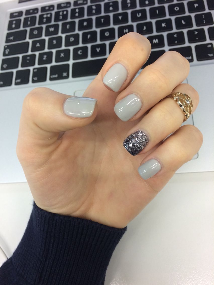 Grey Gelish nails with glitter winter nails – amzn.to/2iZnRSz