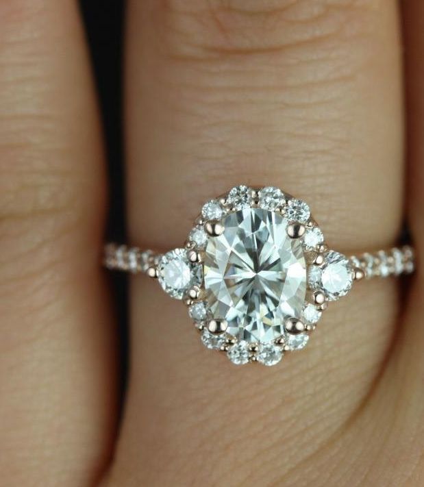 Today’s inspiration has the classiest engagement rings you’ll ever see! With sophisticated glamour and romantic shapes, these