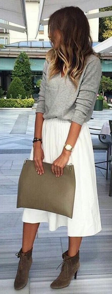 Un outfit lleno de estilo. La falda large le da comodidad y un toque sofisticado al look