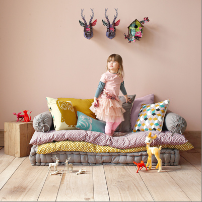 Love this idea for refurbishing an old sofa with home-sewn pillows for a kid&#39