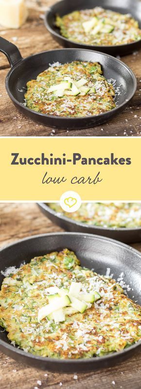 Manchmal muss es einfach salzig sein. Und genau deshalb solltest du deine Pancakes mit Zucchini und Käse backen. Und mit Zwiebeln