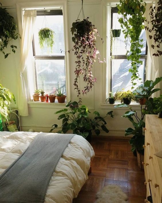 such a pretty bedroom full of greenery