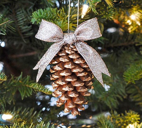 19 Pine Cone Crafts for Christmas -   Pine Cone Christmas Ornament Ideas