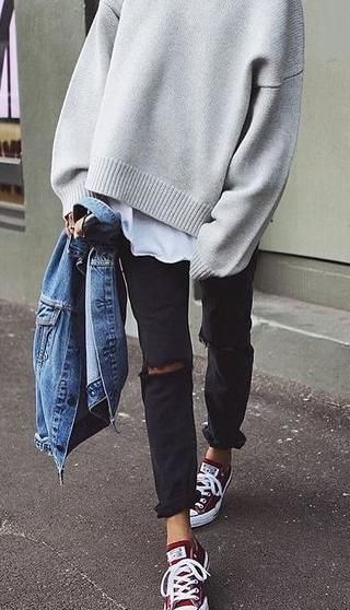 everyday street style. overized jumper. ripped jeans. converse.