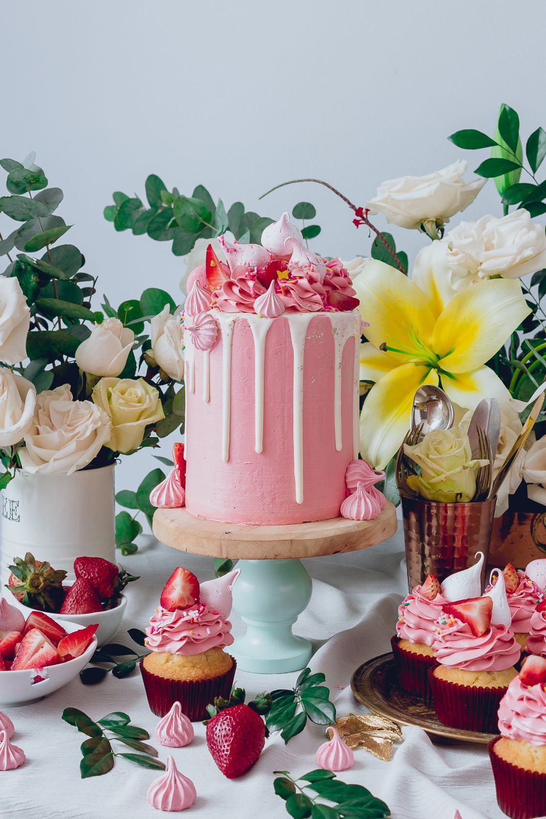 Pink Strawberry cake | Pinterest: Natalia Escaño