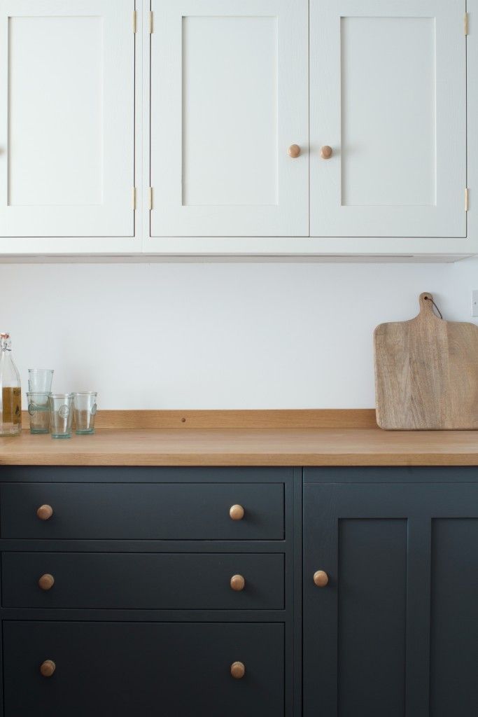 Sustainable Kitchens – The Cosy Stone Cottage Kitchen in Bath. The oak worktop creates the perfect country feel in this shaker