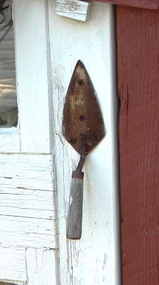 I love this idea for a door handle for a gardening shed. Too cute!