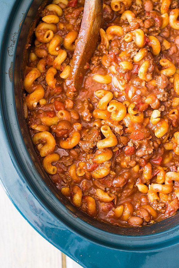 Slow Cooker Chili Mac is an easy comforting dish made right in your crock pot!! | www.countrysidecr…
