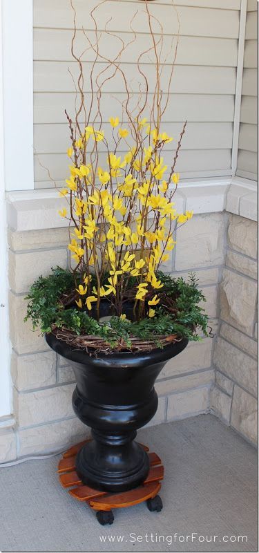 Spring Entryway with decorated urns with a pretty pop of color. Beautiful decor and flower container idea!