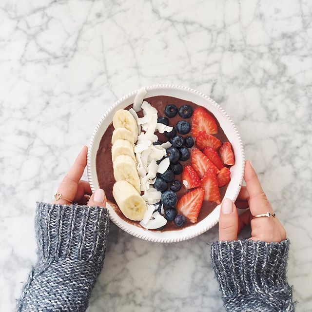 Acai Bowl for a perfect morning by @Mimi Ikonn // Dusk To Dawn Gold & Onyx Ring