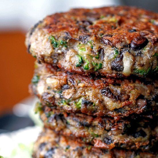 Chunky Portabella Veggie Burgers packed with mushrooms, broccoli, black beans and awesomeness! Taste like beef but all vegetarian!