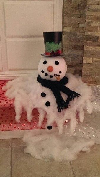 DIY melted snowman perfect for your entrance  Kids would go crazy over this :O