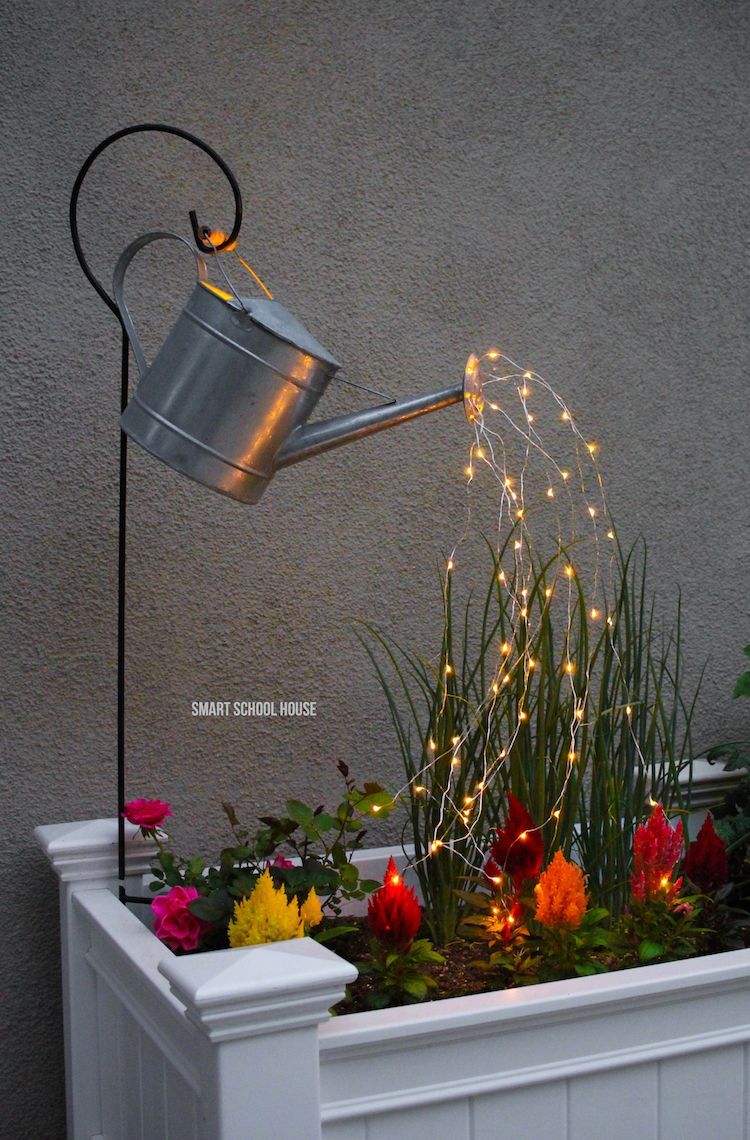 Glowing Watering Can with Fairy Lights – How neat is this? Its SO EASY to make! Hanging watering can with lights that look like it