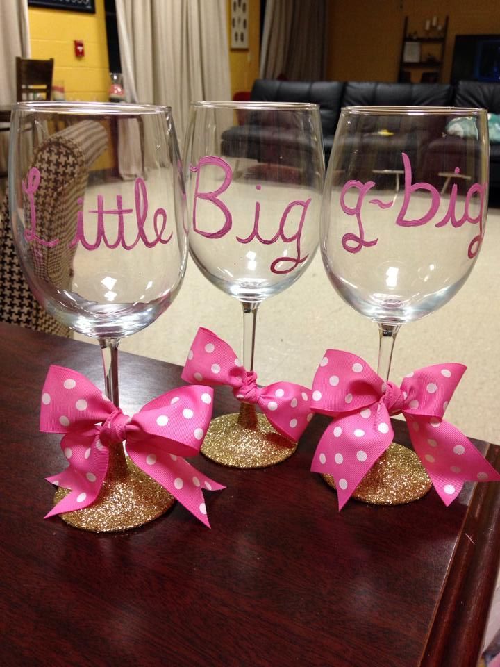 i love the bows and glitter bottom/stem, nice idea for someones 21st, bachelorette, or graduation.