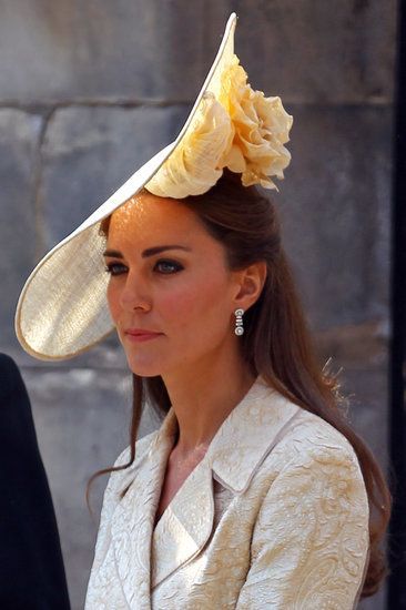 Kate Middletons hat is stunning… and Kentucky Derby worthy.