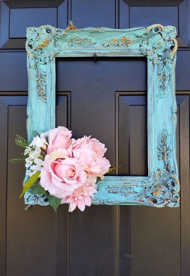 Love ! This Beautiful Simple And Unique DIY Shabby Chic picture frame door wreath !