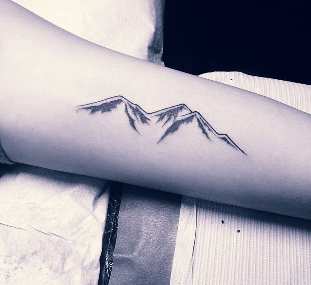 mountain tattoos women | Mountain Outline Tattoo 1000+ ideas about mountain…