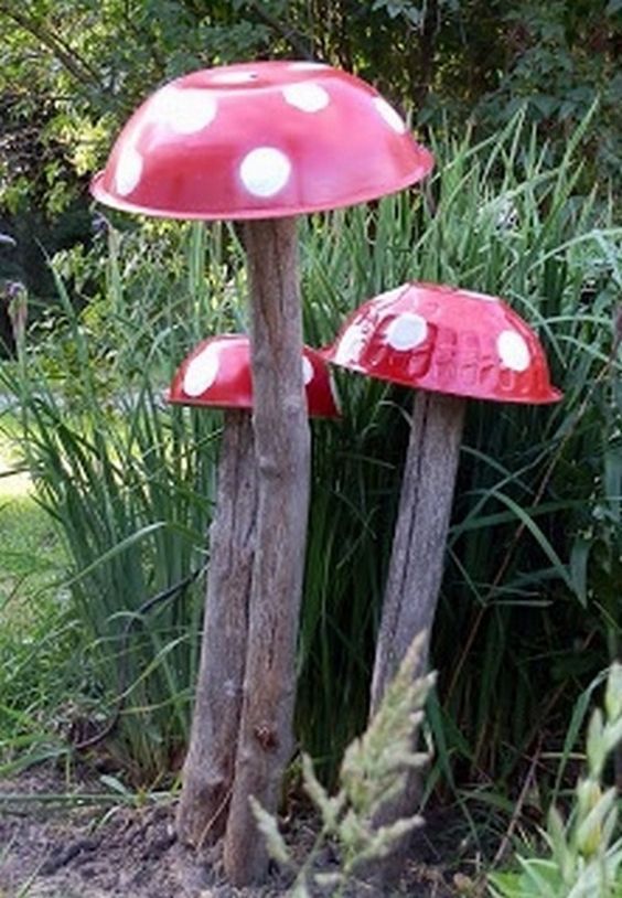 mushroom yard art with bowls – Creative ways to add color and joy to a garden, porch, or yard with DIY Yard Art and Garden Ideas!