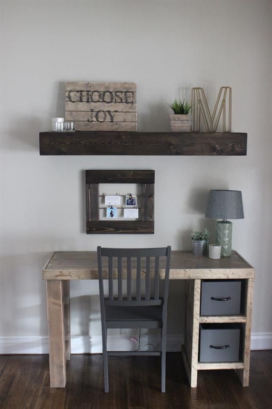 This home office desk is an easy build! Erin at @Hardy Home Reno shares the free DIY plans on buildsomething.com