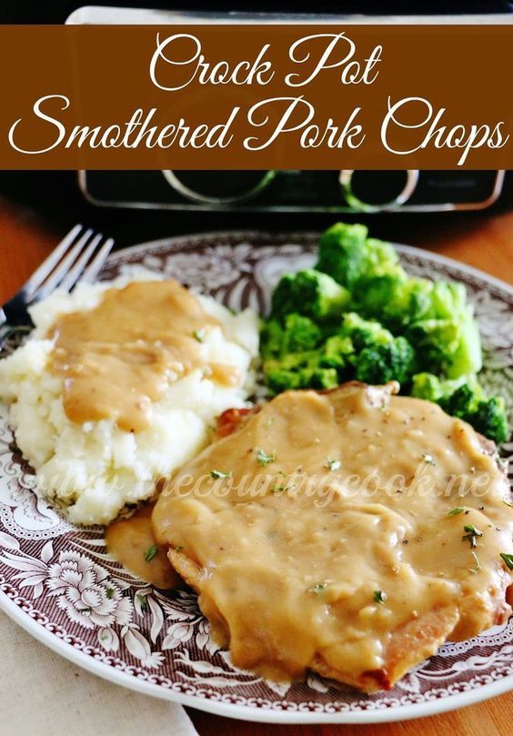 Crock Pot Smothered Pork Chops recipe from  The Country Cook. Let the crock pot do all the work in the kitchen. Tender, flavorful