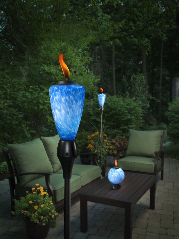 This TIKI Glow Torch adds atmosphere and light effects to your deck or backyard
