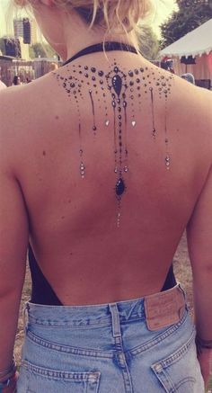 25 Back Tattoo Ideas For Women That Are Simply Wow! - Page 5 of 5 - Trend To Wear
