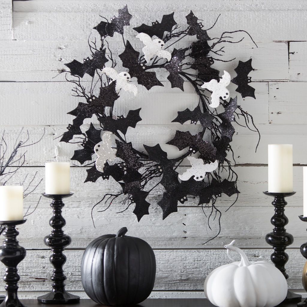 31 Ideas For Stylish Black & White Halloween Decorations