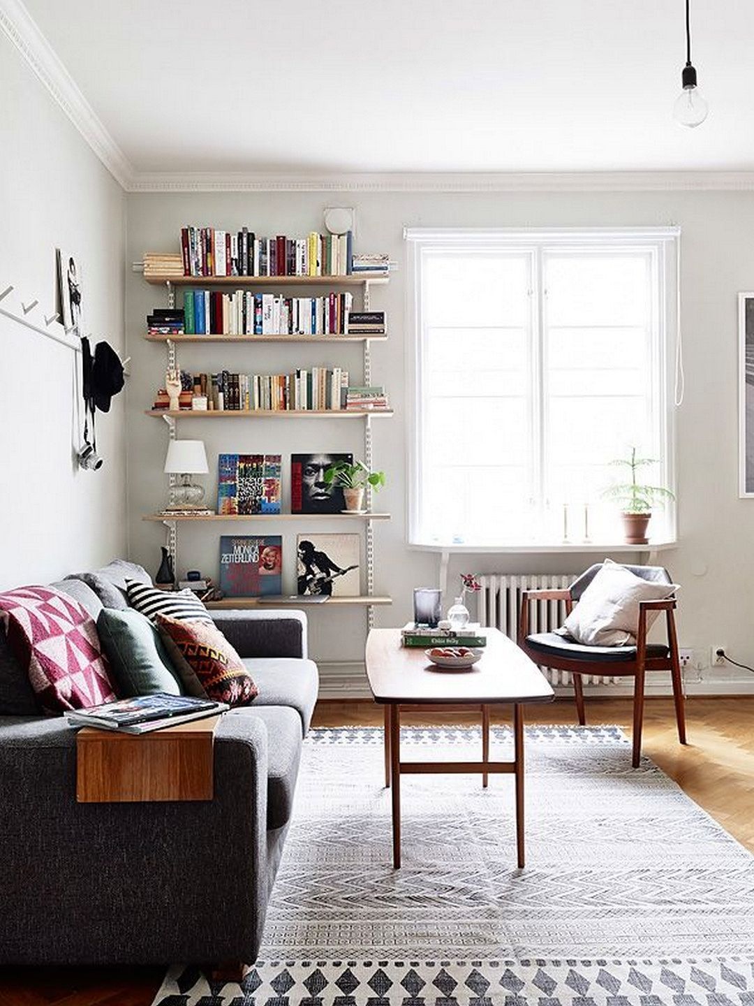 64 Wonderful Minimalist Living Room Decor Ideas https://www.futuristarchitecture.com/11295-minimalist-living-rooms.html