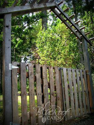blue roof cabin: DIY-Pallet Gate with Garden Trellis using Salvaged Wood