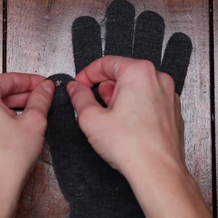 Give Gloves a Touchscreen Makeover