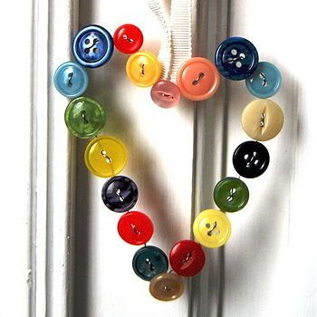 I’m thinking I should start a button collection so I can do all these button crafts! so cute