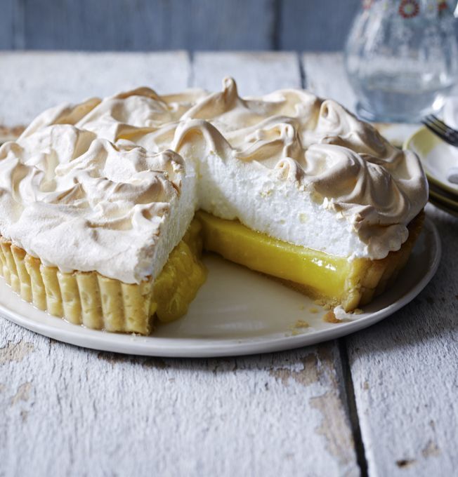 Mary Berry shows you how to make a lemon meringue pie.