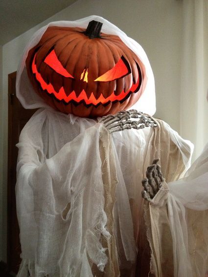 Wicked Pumpkin Scarecrow -   Outdoor Halloween Decor Ideas