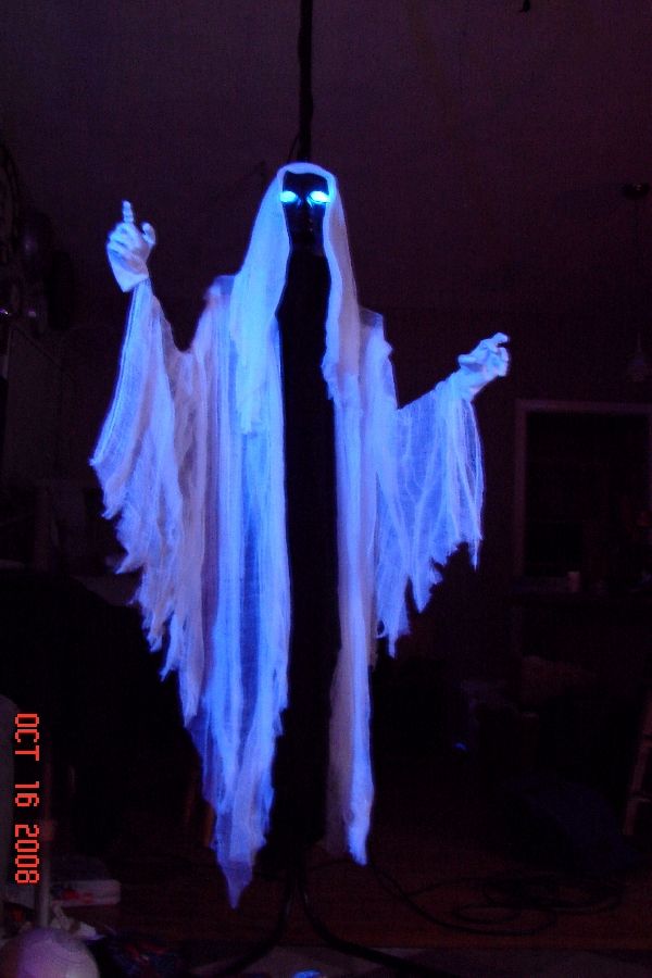 Glowing Ghost Decoration -   Outdoor Halloween Decor Ideas