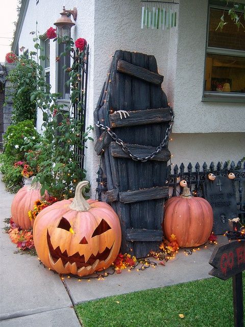 Cryptic Coffin -   Outdoor Halloween Decor Ideas