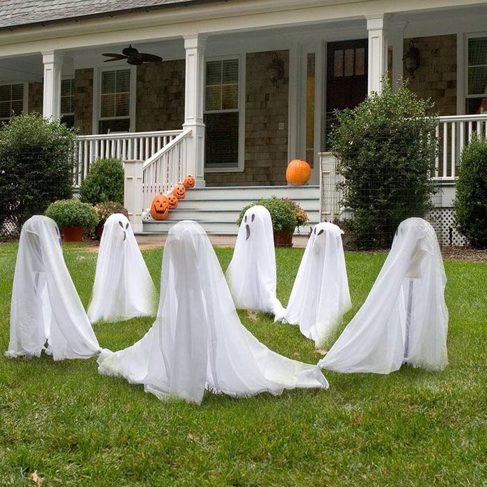 Ring Around The Ghosties -   Outdoor Halloween Decor Ideas