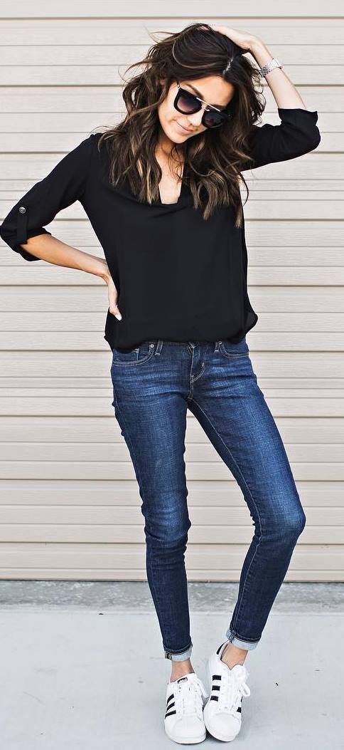 amazing casual style outfit top + skinny jeans + sneakers