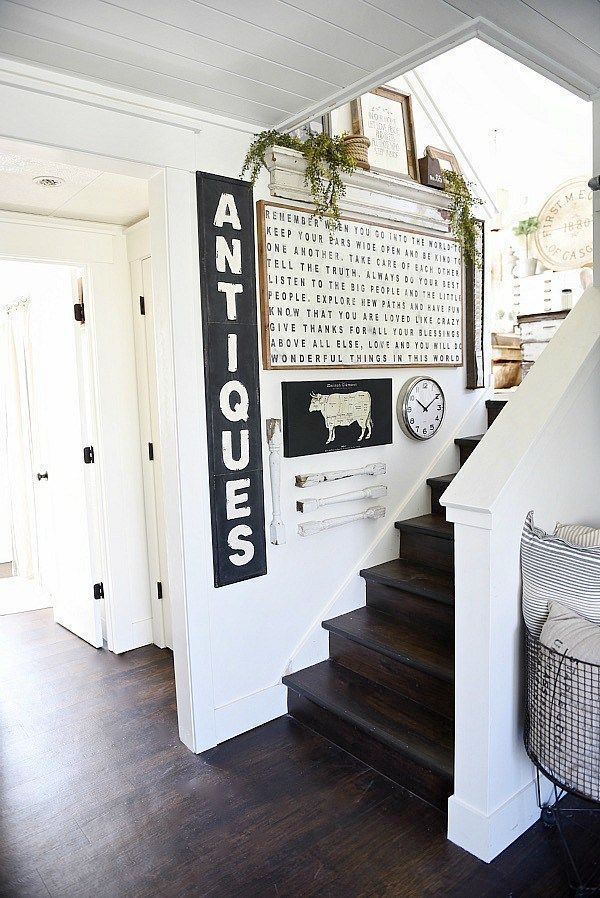 DIY stairway gallery wall – A great blog for DIY farmhouse decor & inspiration for a farmhouse style staircase gallery wall. A