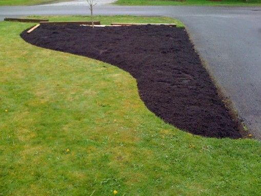 how to curve a front landscape | … up from in front of the old bed running along the front of the house