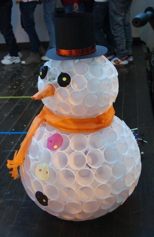 make a snowman with plastic cups, Cool Snowman Crafts for Christmas, http://hative.com/cool-snowman-crafts-for-christmas/,