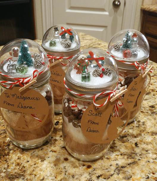 Snow Globe Mason Jar Gifts with a peppermint hot cocoa recipe for a pint size jar.