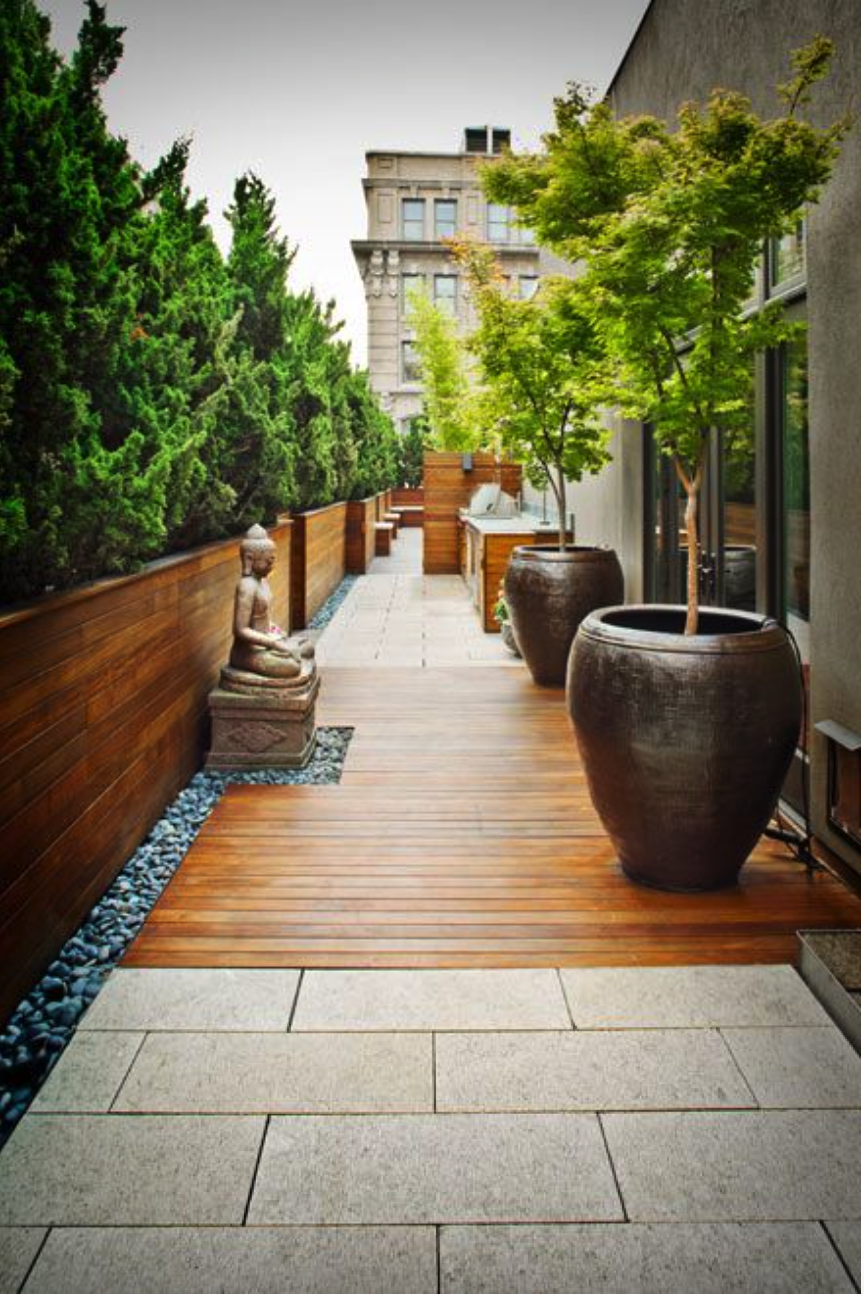 We are inspired by this tranquil decor for a terrace garden.