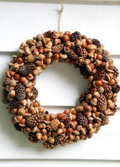 Acorn and Pinecone Wreath | Easy Crafts and Homemade Decorating & Gift Ideas | HGTV