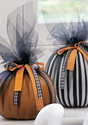 Skip the carving and add instant flair! Could use eart-tone tulle for Thanksgiving …..